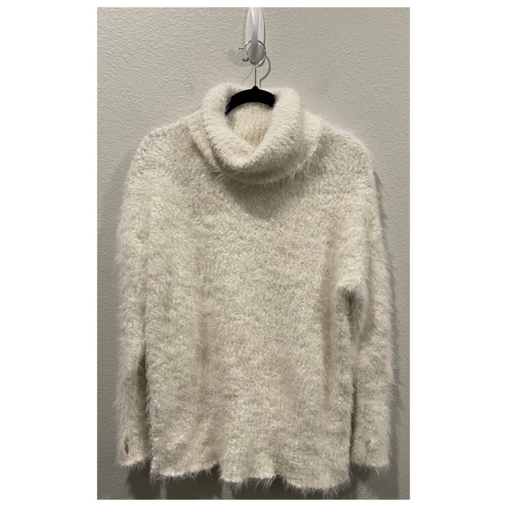 OFFLINE AERIE White Fuzzy Eyelash Turtleneck Pullover Sweater